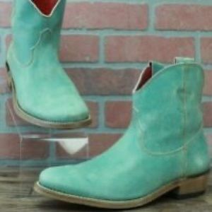 WESTERN BOOT. TEAL COLOR